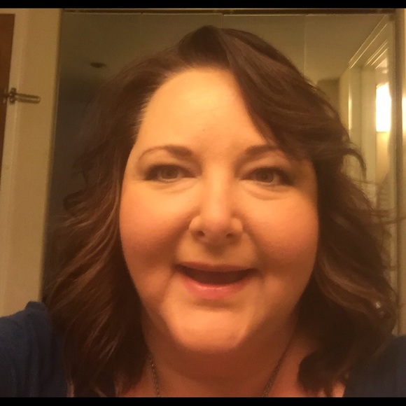 Meet your Posher, Karen - Picture 2 of 2